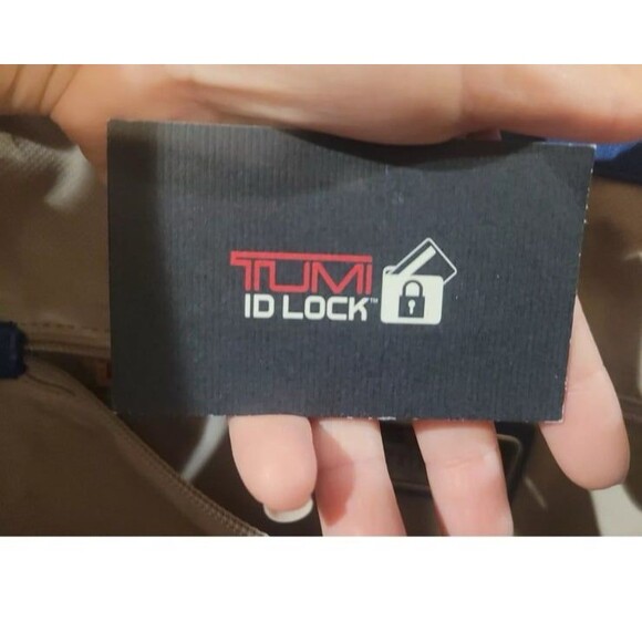 Tumi Larkin Hayes Triple Compartment Tote Preowned READ - Picture 8 of 9